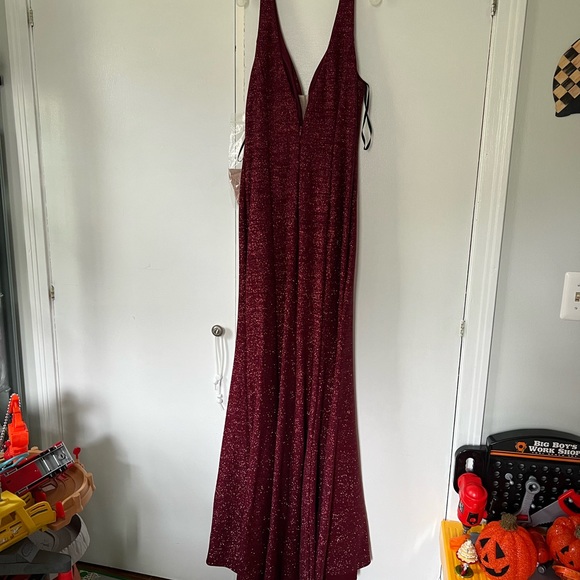 NWT David’s Bridal XSCAPE gown. Size 8 - Picture 10 of 16